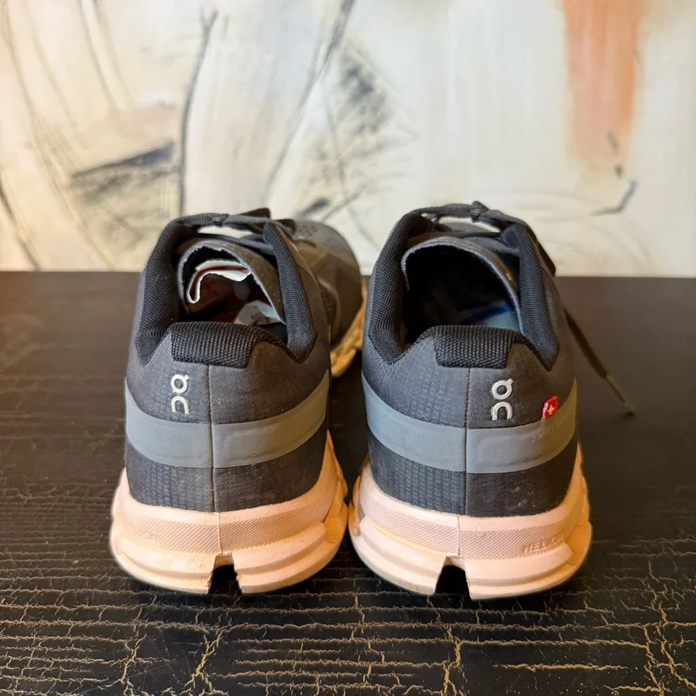 On Running Women's Black, White and Gold pink Athletic Shoes 8.5 - Picture 4 of 8